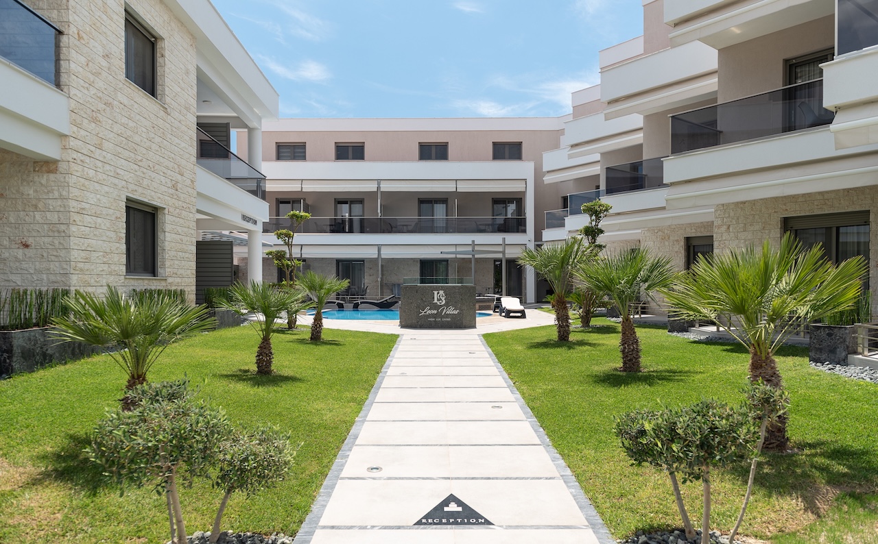 Tiara Holidays - Leon Villas - garden